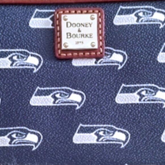 NEW Dooney & Bourke Seattle Seahawks wristlet clutch NWOT w/COA 🎁 - Picture 3 of 6